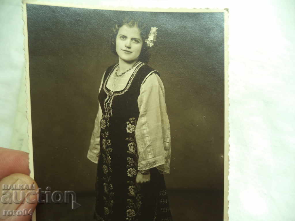 Delivery of GIRL IN DRESS Delivery of GIRL IN DRESS