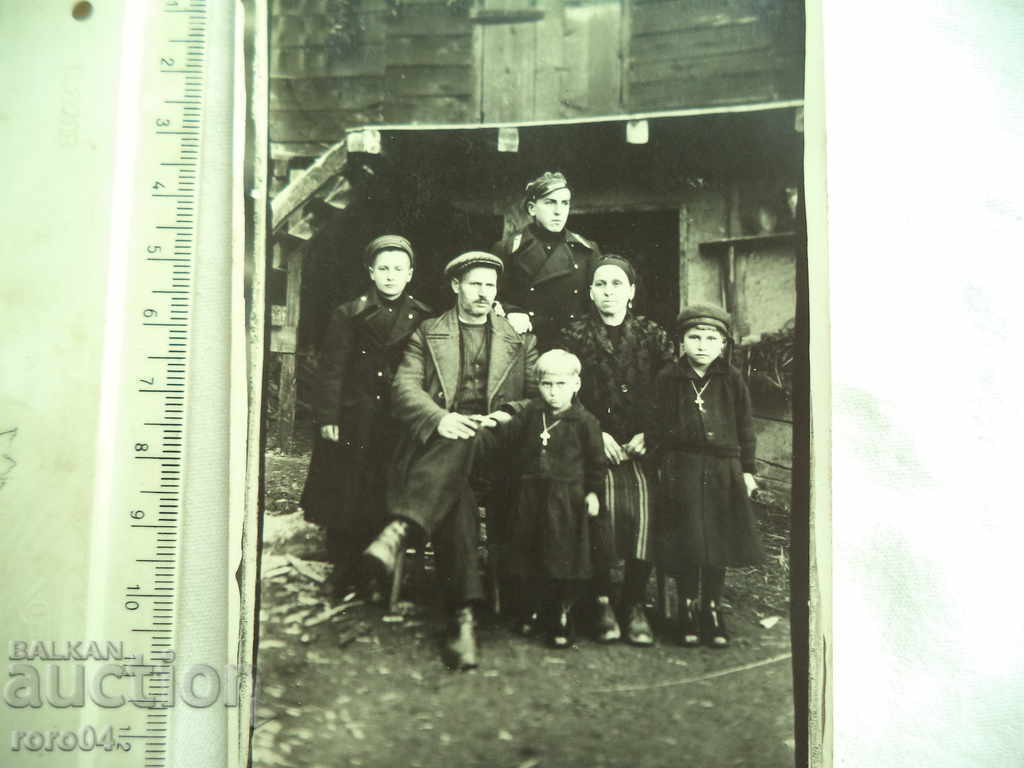 Auction  FAMILY - LACQUERED SHOES