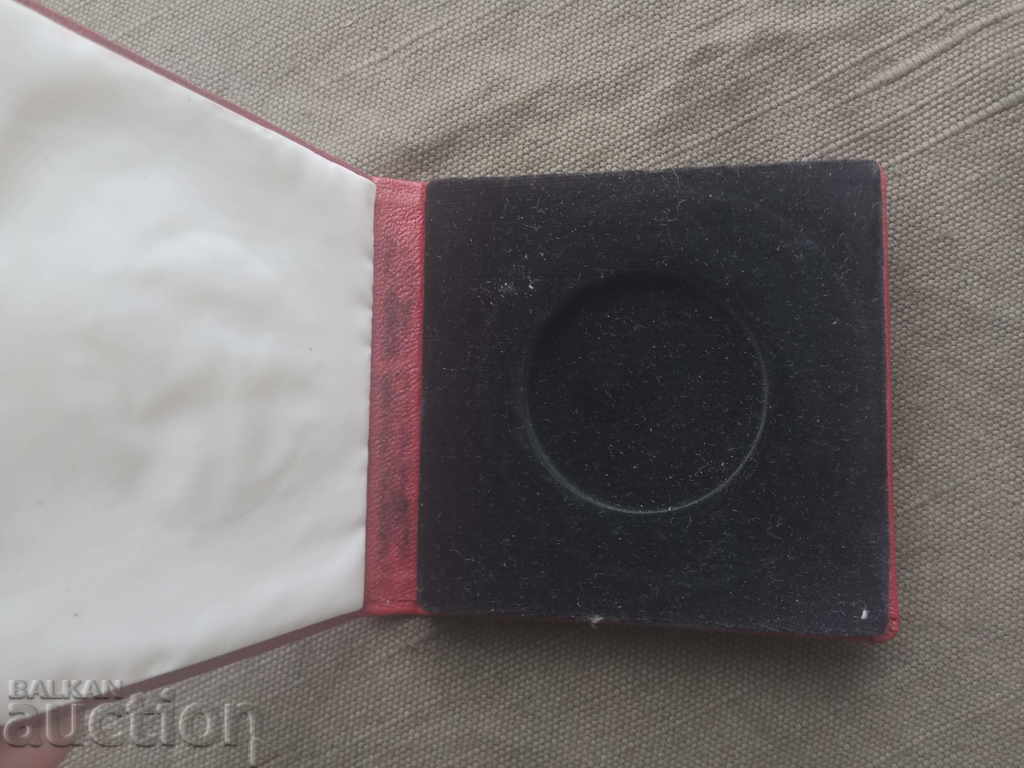 plaque box, medal ... with price 10.00 BGN | € 5.11 plaque box, medal ... with price 10.00 BGN | € 5.11
