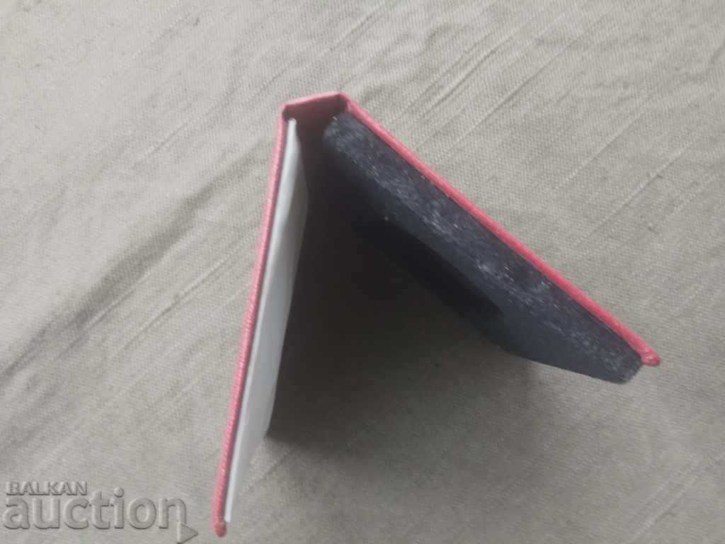 Auction plaque box, medal ... Auction plaque box, medal ...