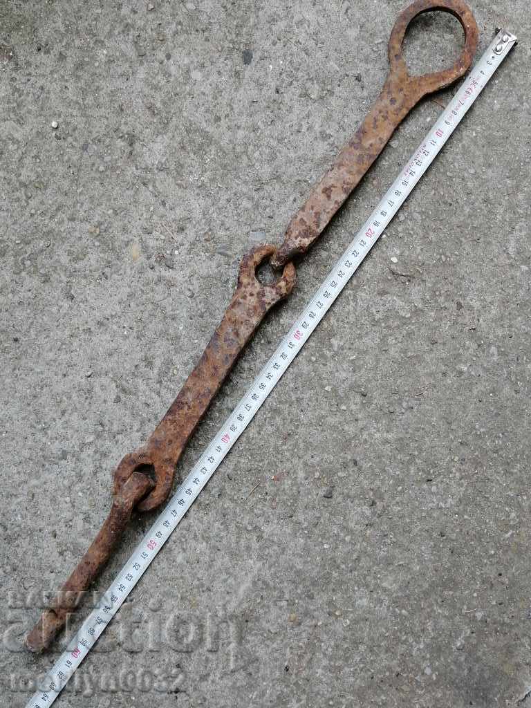 Delivery of Old latch wrought iron lock primitive chain Delivery of Old latch wrought iron lock primitive chain