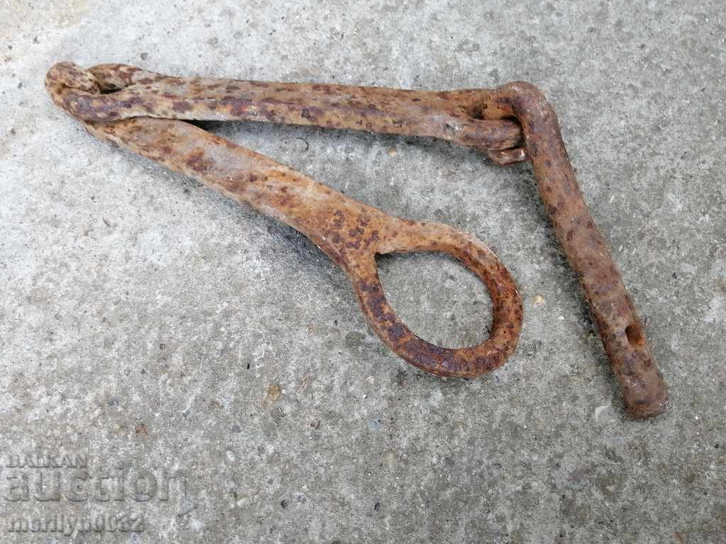 Old latch wrought iron lock primitive chain - 5 Old latch wrought iron lock primitive chain - 5