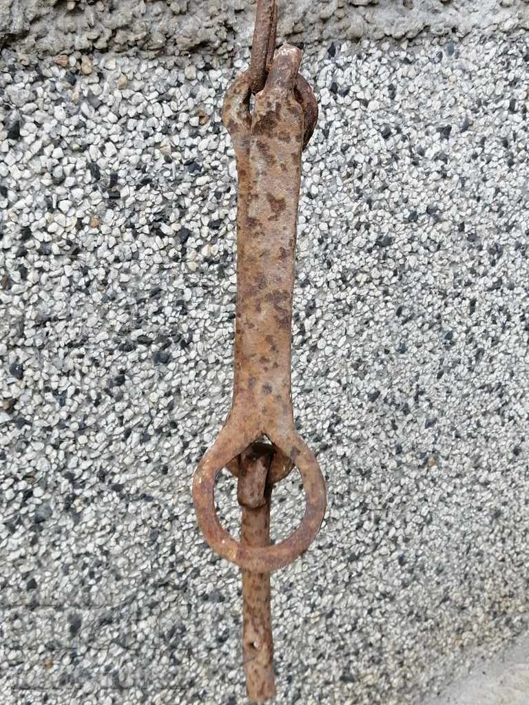 Old latch wrought iron lock primitive chain - 6 Old latch wrought iron lock primitive chain - 6