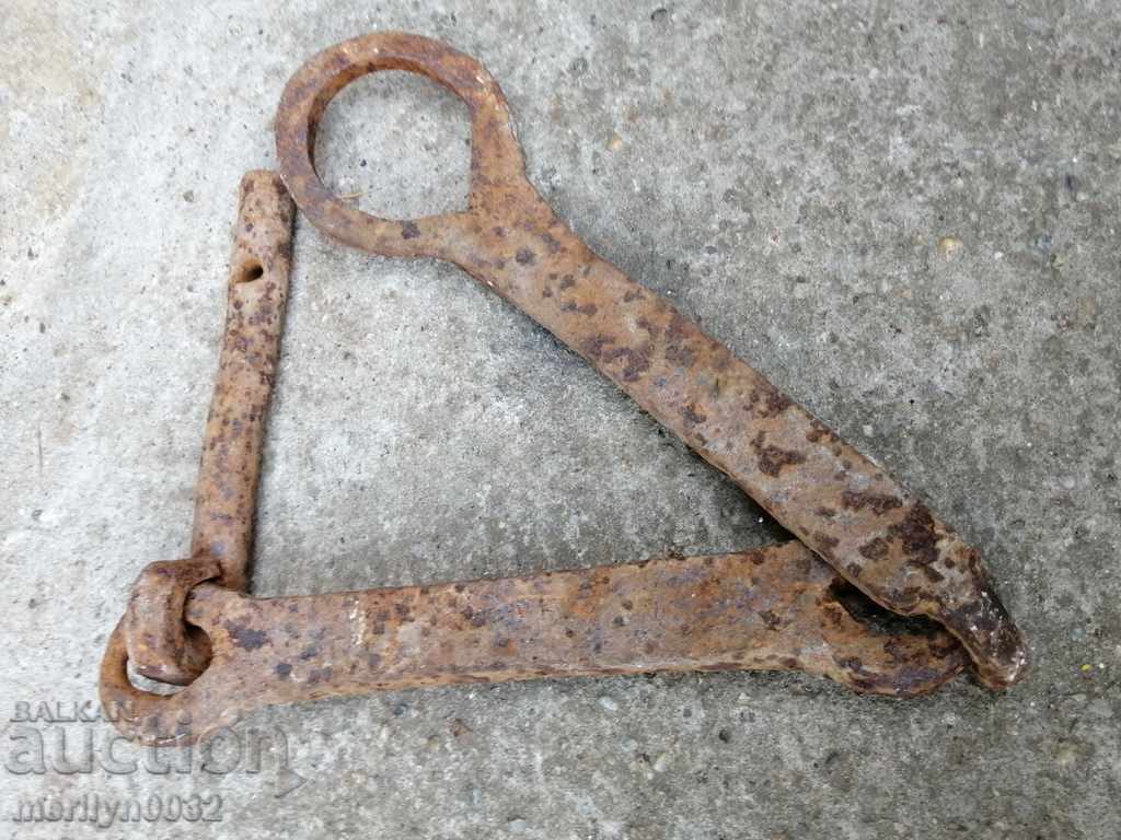 Old latch wrought iron lock primitive chain - 7 Old latch wrought iron lock primitive chain - 7
