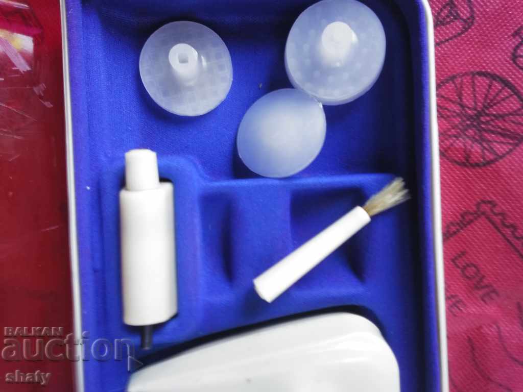 Auction Old Soviet razor for women. Cosmetic set Auction Old Soviet razor for women. Cosmetic set