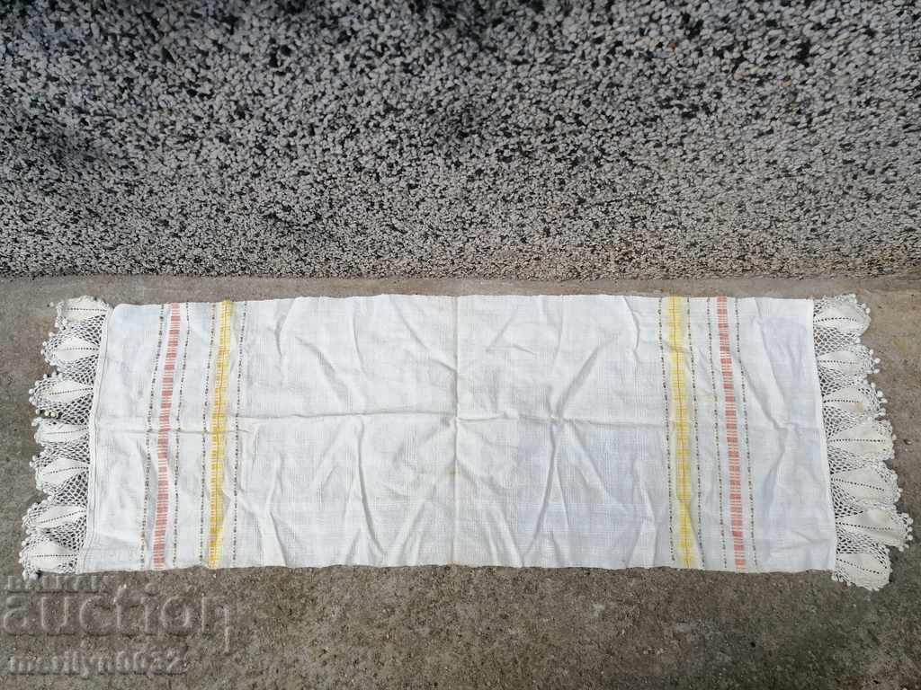 Dantelă brodată kenar din țesătură veche de mână cu preț 42.00 BGN | € 21.47 Dantelă brodată kenar din țesătură veche de mână cu preț 42.00 BGN | € 21.47