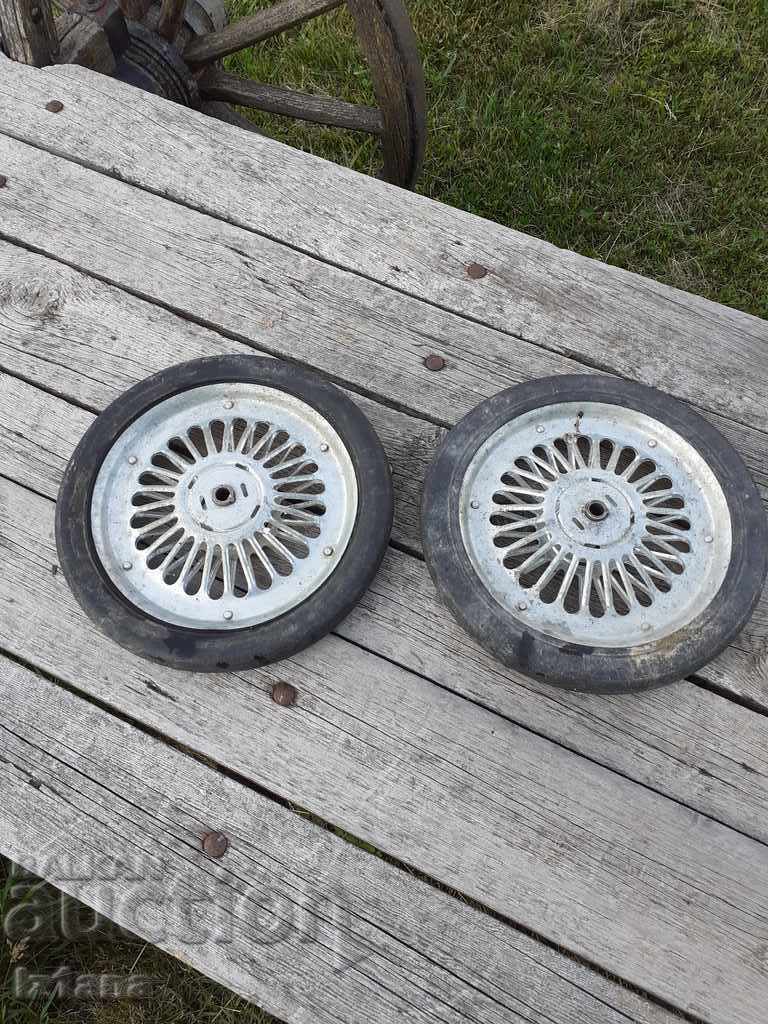 Παράδοση Ελαστικά από παλιό παιδικό ποδήλατο Παράδοση Ελαστικά από παλιό παιδικό ποδήλατο