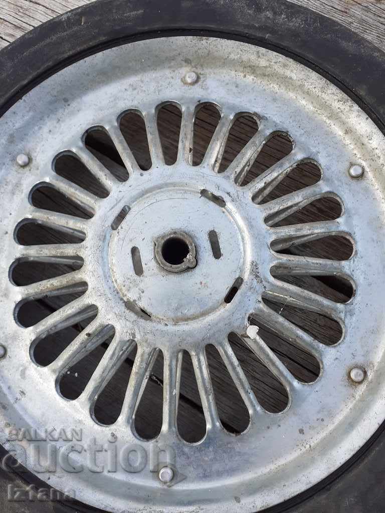 Ελαστικά από παλιό παιδικό ποδήλατο - 6 Ελαστικά από παλιό παιδικό ποδήλατο - 6