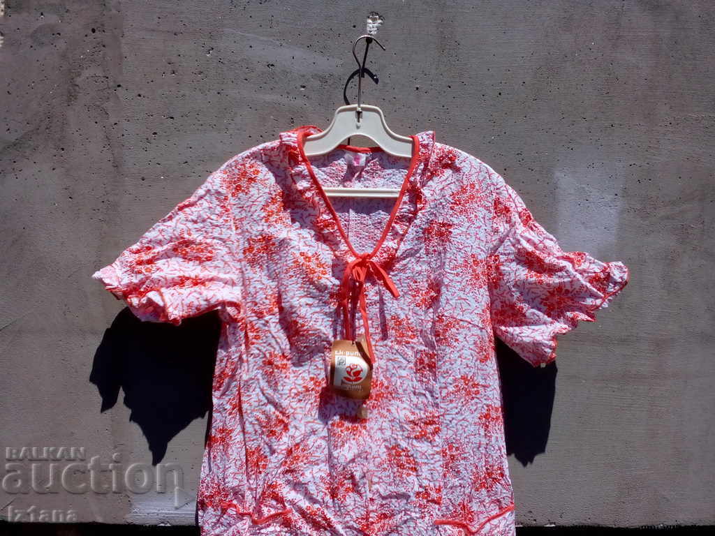 Cămașă de noapte de bătrână cu preț 22.00 BGN | € 11.25