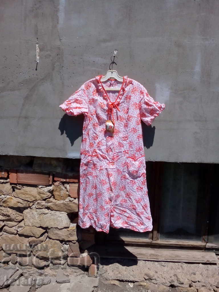 Cămașă de noapte de bătrână