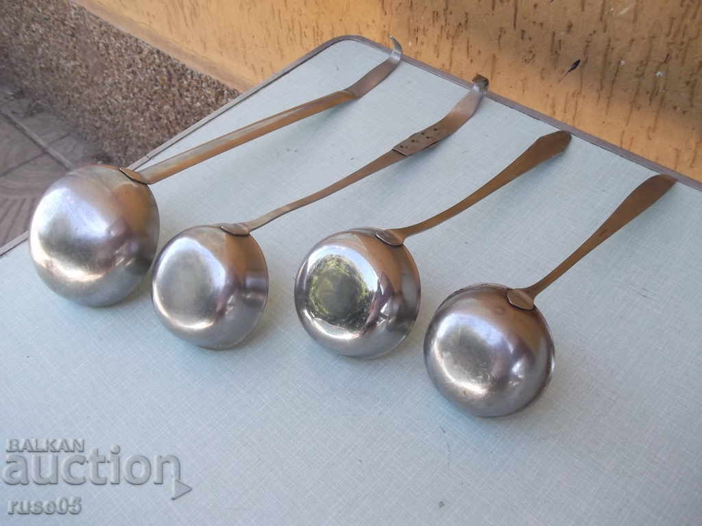 Auction Lot of 4 pcs. scoop of sauce Auction Lot of 4 pcs. scoop of sauce