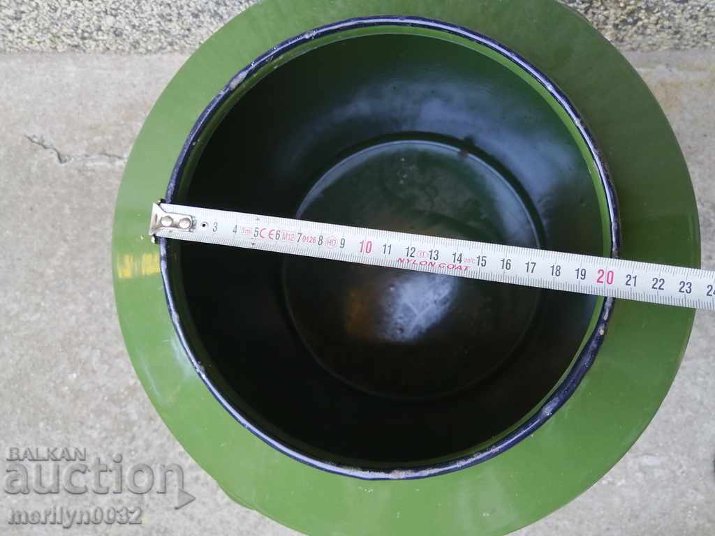 Auction Enamelled container rubber bucket Auction Enamelled container rubber bucket