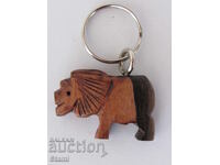 Breloc din abanos - leu, cadou potrivit pentru zodia Leu