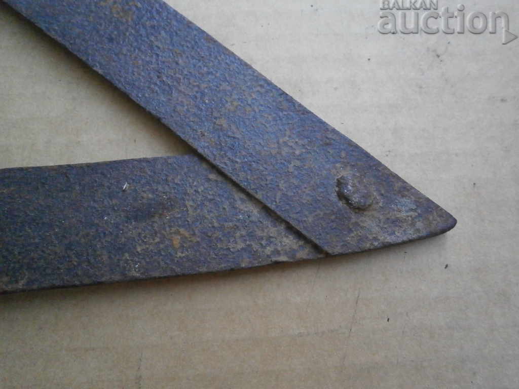 Auction Old corner triangle, corner Auction Old corner triangle, corner