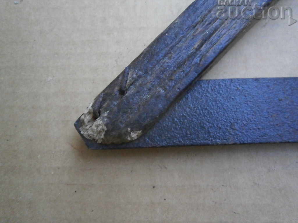 Delivery of Old corner triangle, corner Delivery of Old corner triangle, corner