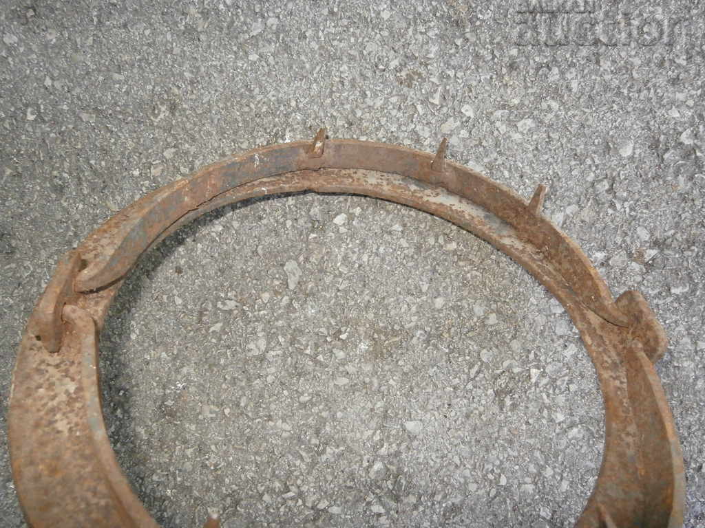 Delivery of Hand forged spiked trap wrought iron fox wolves Delivery of Hand forged spiked trap wrought iron fox wolves