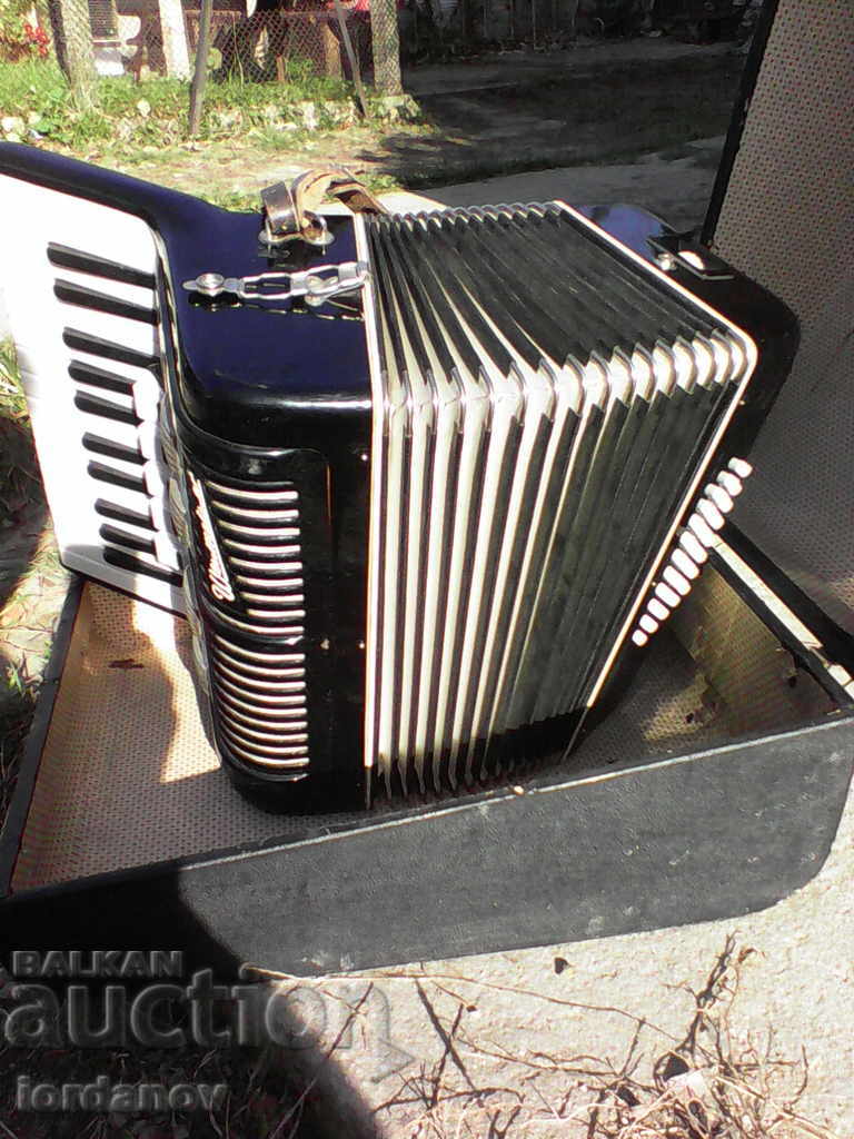 Licitație Acordeon "Weltmeister" 40 de bas Licitație Acordeon "Weltmeister" 40 de bas
