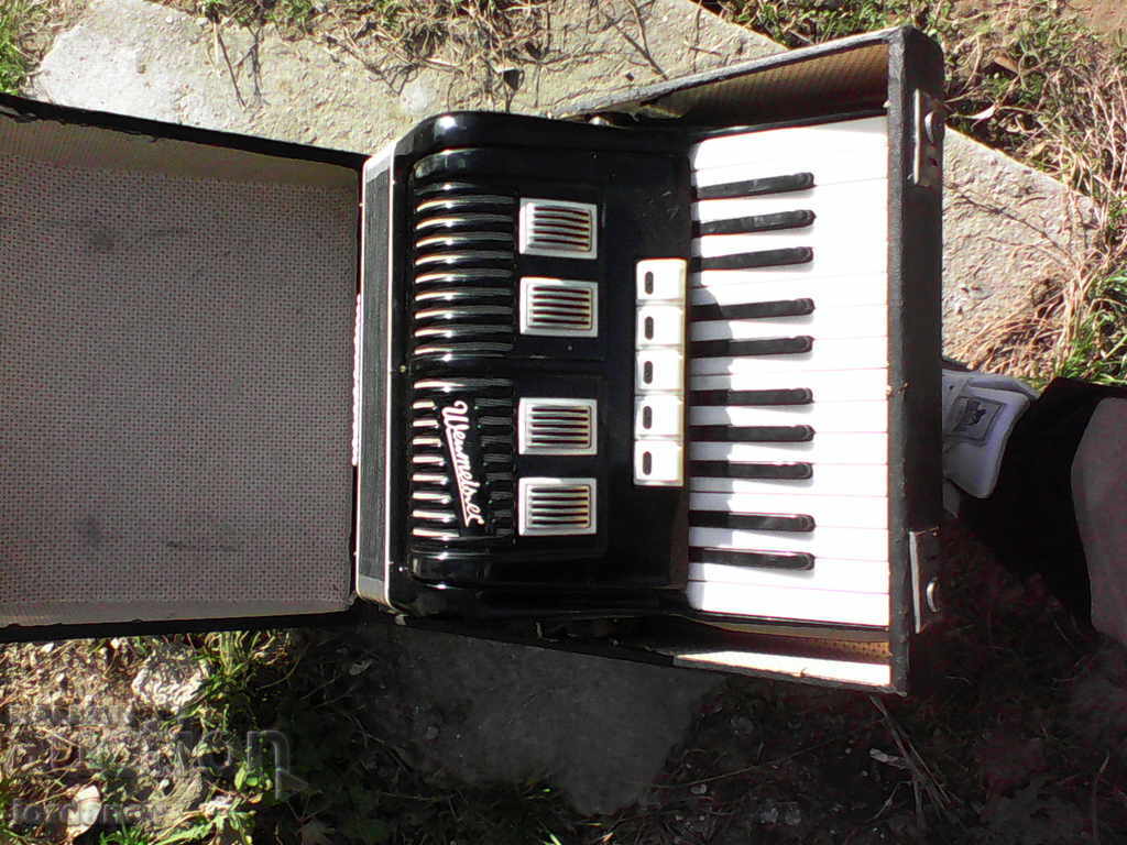 Livrarea Acordeon "Weltmeister" 40 de bas Livrarea Acordeon "Weltmeister" 40 de bas