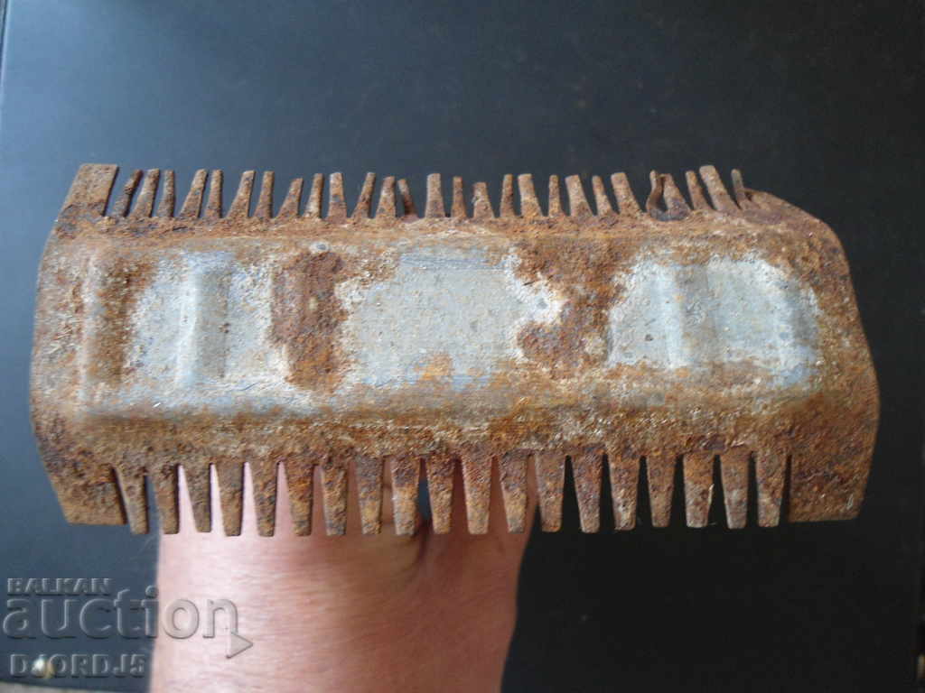 Old tool, comb with price 3.00 BGN | € 1.53 Old tool, comb with price 3.00 BGN | € 1.53