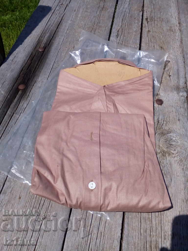 Delivery of Old men's shirt Delivery of Old men's shirt