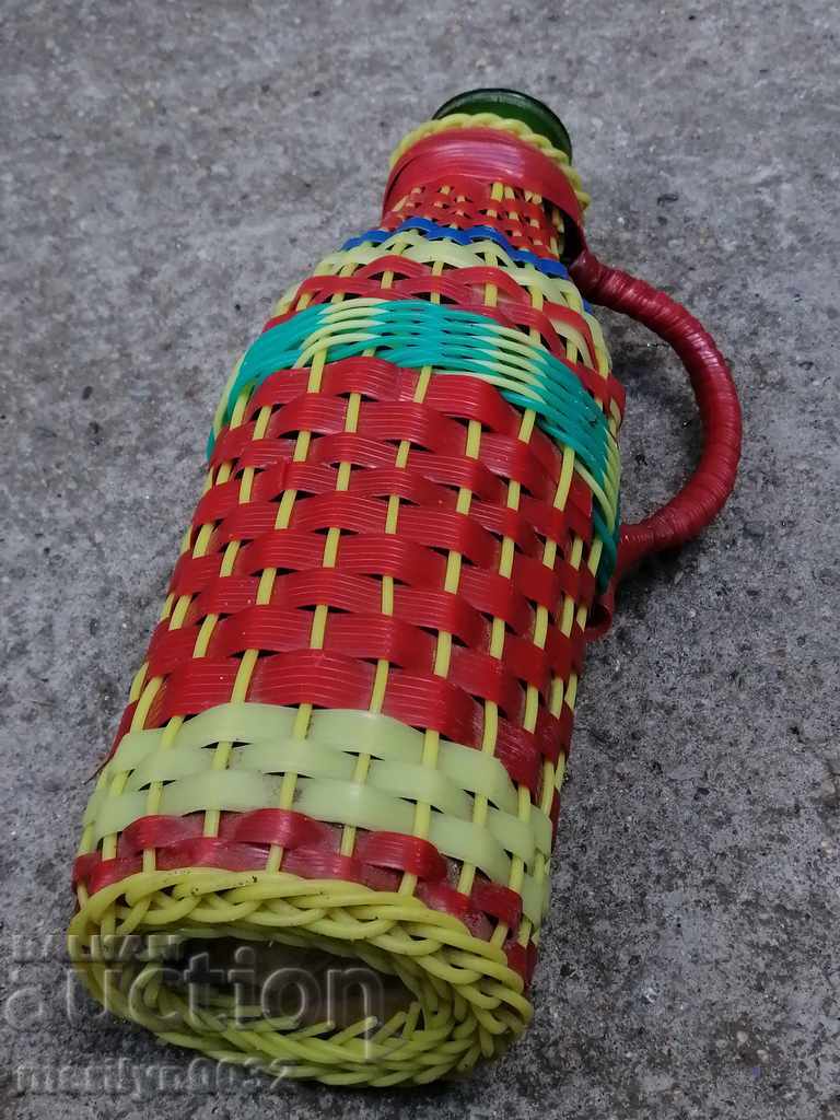 Delivery of A glass-coated daisagan from the time of a knit wool Delivery of A glass-coated daisagan from the time of a knit wool