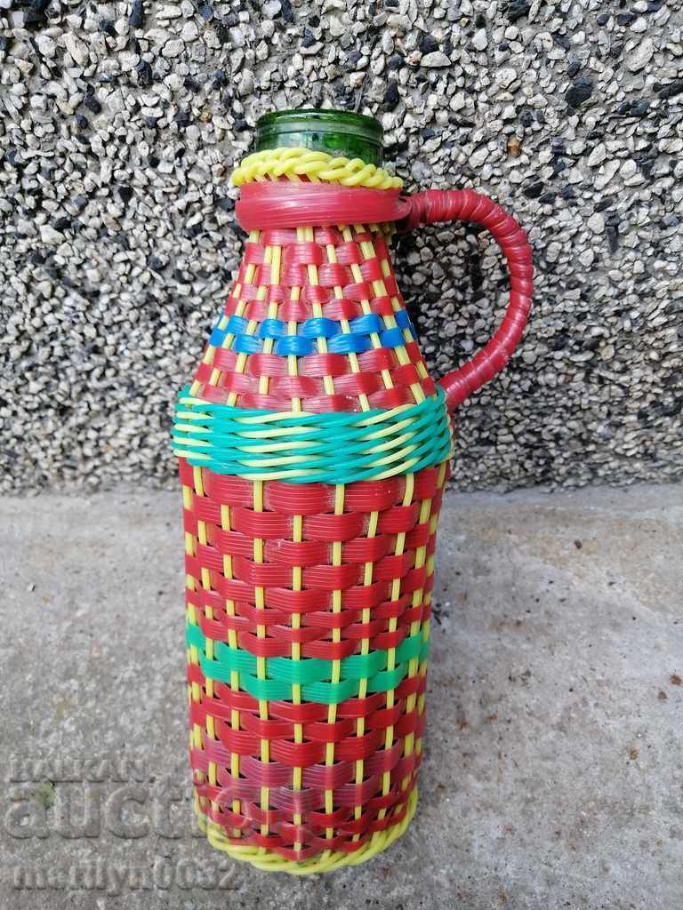 Delivery of A glass-coated daisagan from the time of a knit wool