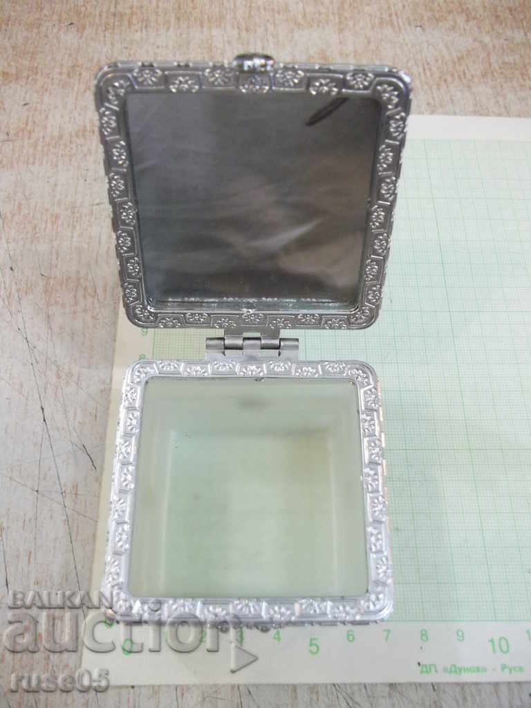 Delivery of Glass box with lid and mirror Delivery of Glass box with lid and mirror