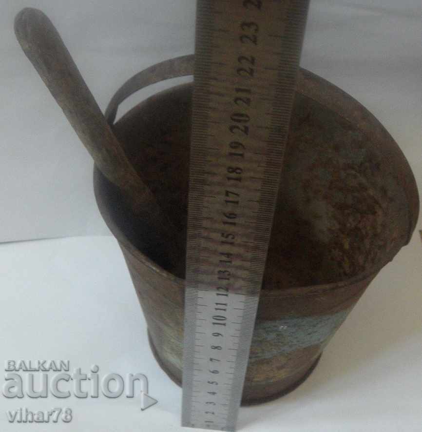Auction Children's metal bucket with spatula Auction Children's metal bucket with spatula