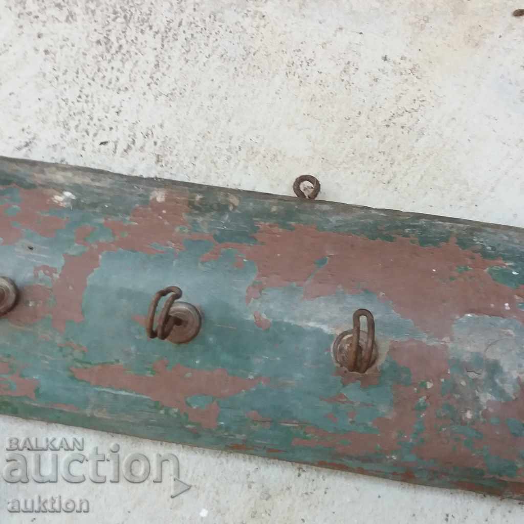 Licitație Umeraș de perete VECHI RENACERE