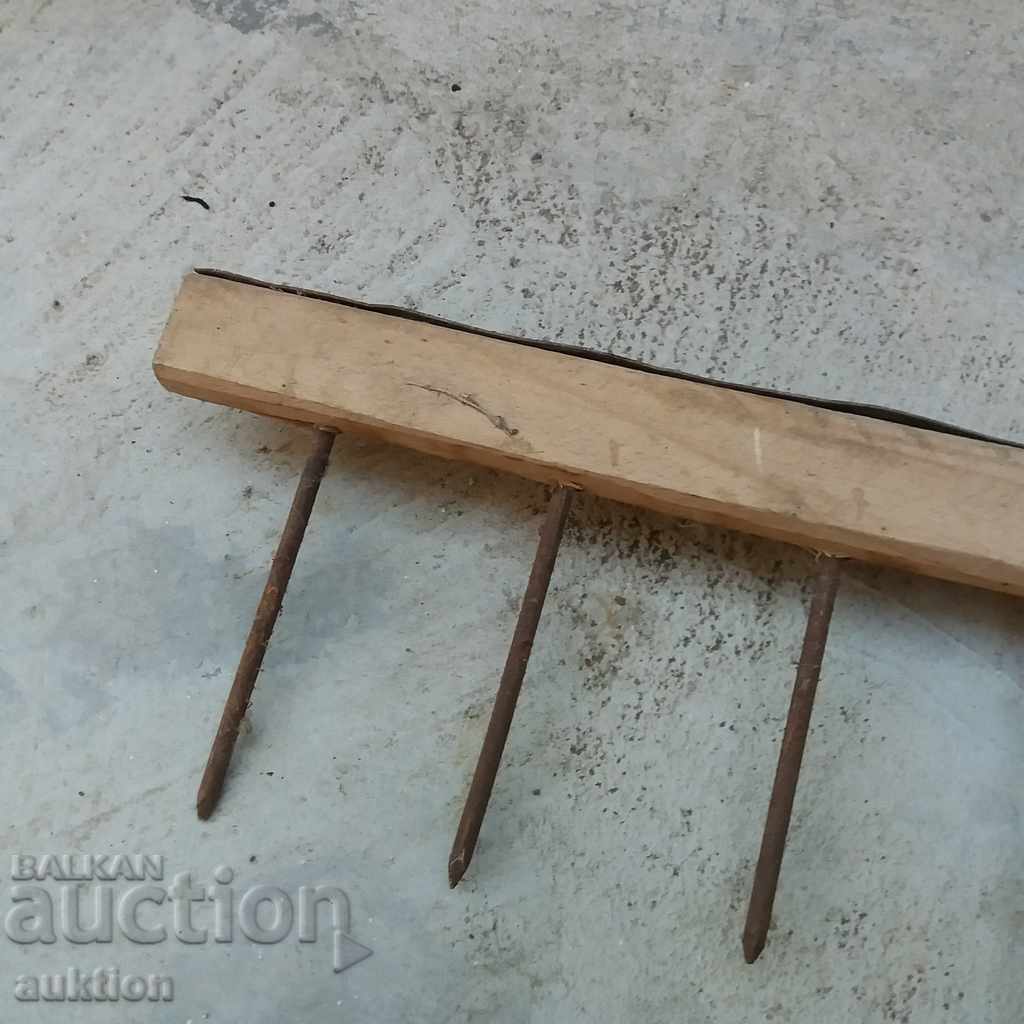 ΠΑΛΙΑ ΜΕΓΑΛΗ ΞΥΛΙΝΗ ΤΣΟΥΓΚΑΝΙΑ ΠΡΙΤΙΝΙΔΙ με τιμή 6.79 BGN | € 3.47 ΠΑΛΙΑ ΜΕΓΑΛΗ ΞΥΛΙΝΗ ΤΣΟΥΓΚΑΝΙΑ ΠΡΙΤΙΝΙΔΙ με τιμή 6.79 BGN | € 3.47