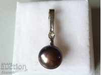MEDALLION WITH NATURAL BLACK PEARL