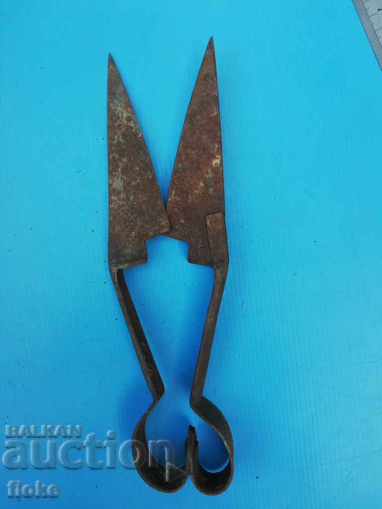 Auction Old scissors Auction Old scissors