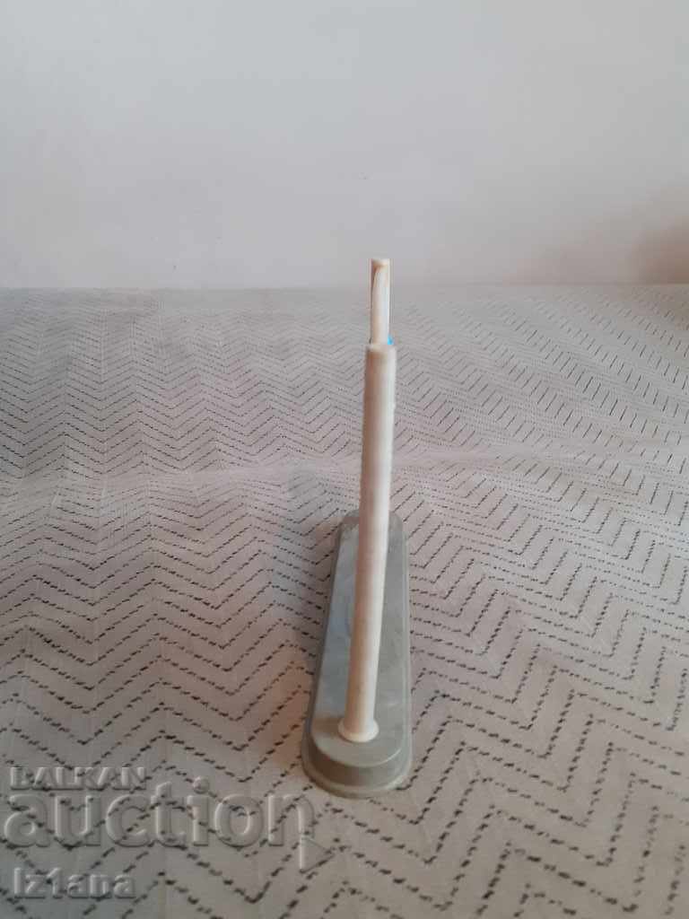 Ένας παλιός παιδικός άβακας με τιμή 12.00 BGN | € 6.14 Ένας παλιός παιδικός άβακας με τιμή 12.00 BGN | € 6.14