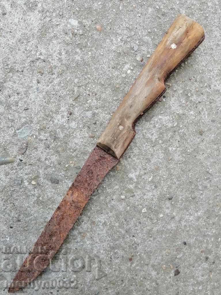 Old hand-forged butcher knife dagger fist with price 43.00 BGN | € 21.99 Old hand-forged butcher knife dagger fist with price 43.00 BGN | € 21.99