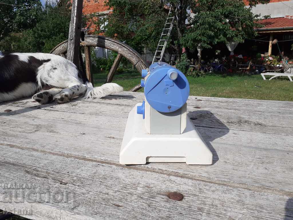 Old children's sewing machine Knopka with price 11.00 BGN | € 5.62 Old children's sewing machine Knopka with price 11.00 BGN | € 5.62