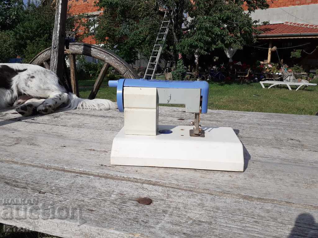Auction Old children's sewing machine Knopka Auction Old children's sewing machine Knopka