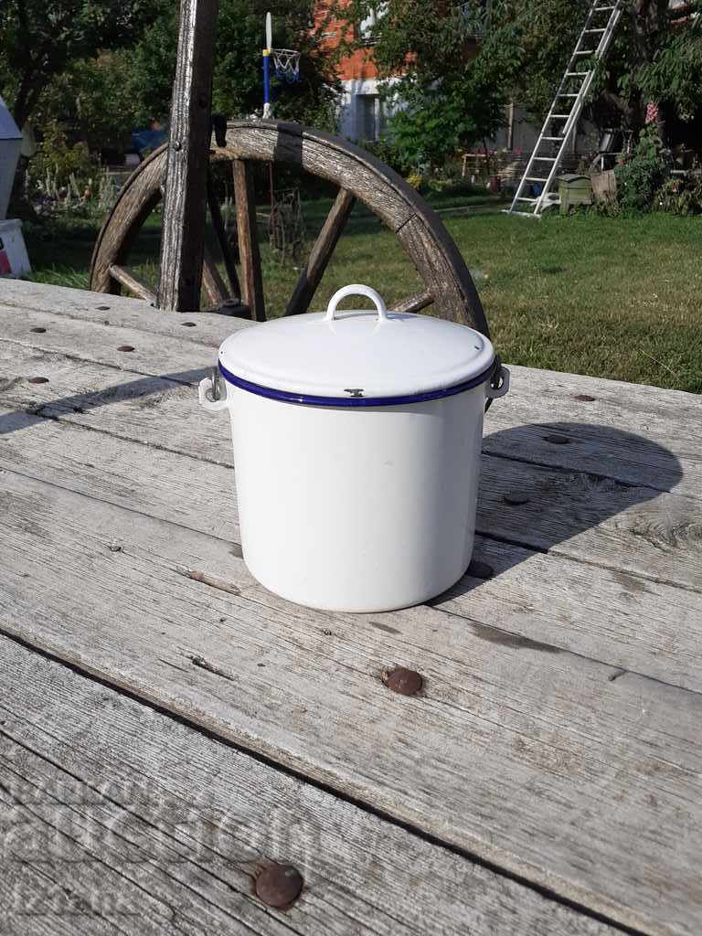 Old enameled saucepan with price 20.00 BGN | € 10.23 Old enameled saucepan with price 20.00 BGN | € 10.23