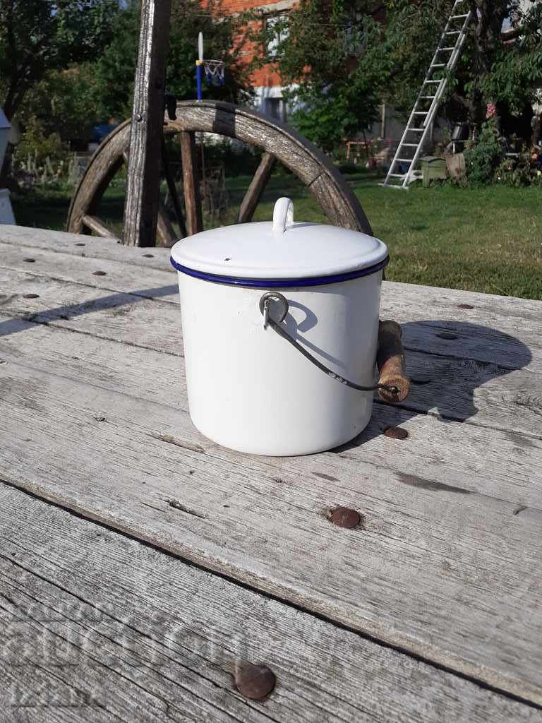 Auction Old enameled saucepan Auction Old enameled saucepan