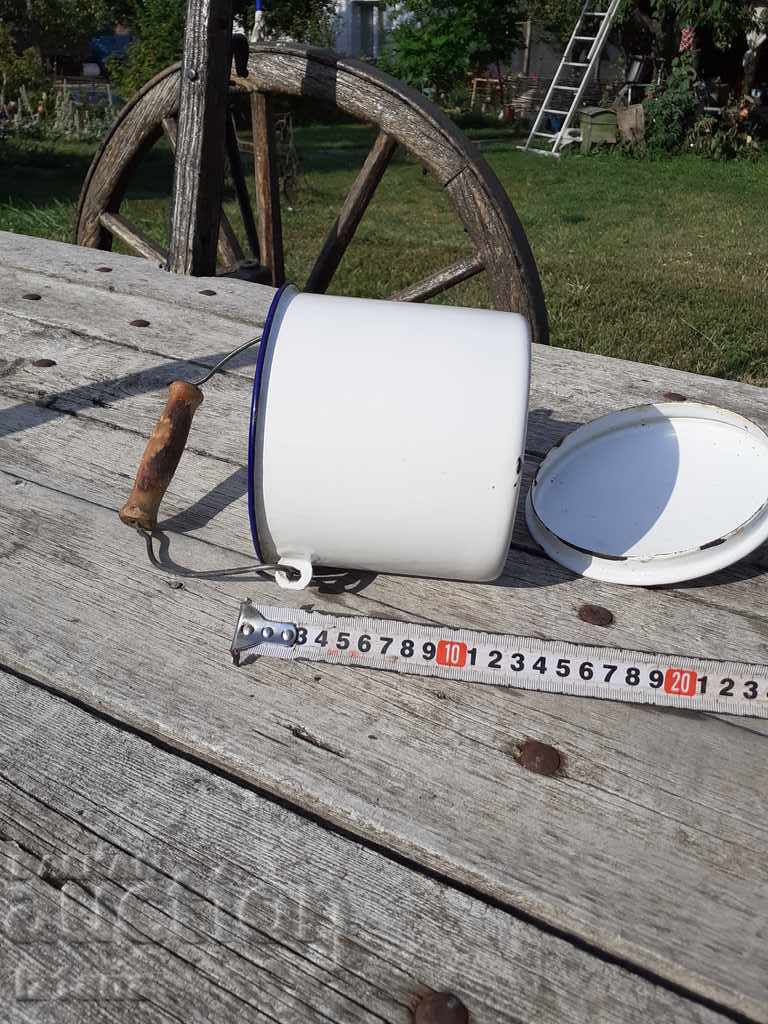 Old enameled saucepan - 6 Old enameled saucepan - 6