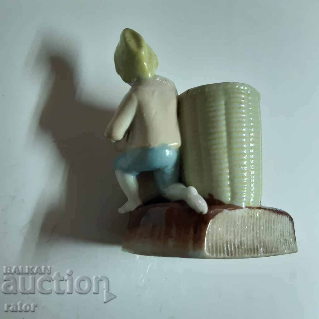 Delivery of Old porcelain - figure, figurine, statuette Delivery of Old porcelain - figure, figurine, statuette