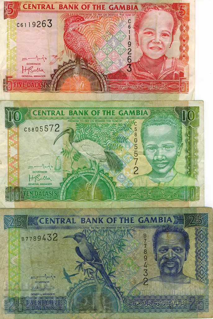 Gambia banknote series 5, 10 and 25 dallas