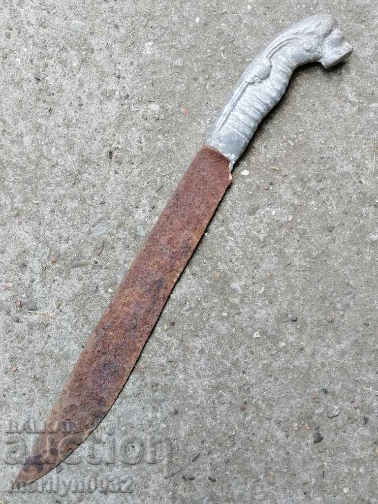 Стар боен нож с лъвска глава примитив