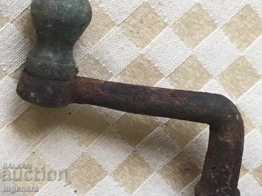 Delivery of REIBER CUTS OLD WITH BRONZE HANDLE Delivery of REIBER CUTS OLD WITH BRONZE HANDLE