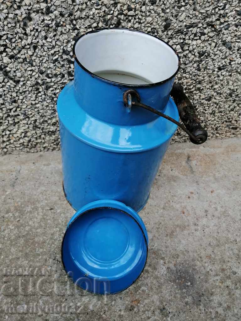 Delivery of Old jug with handle, enameled dish, enamel, rubber bucket Delivery of Old jug with handle, enameled dish, enamel, rubber bucket