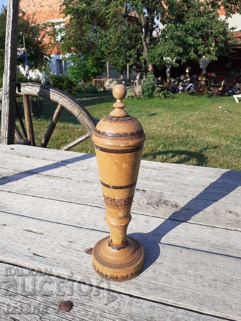 Auction An old wooden bowl Auction An old wooden bowl