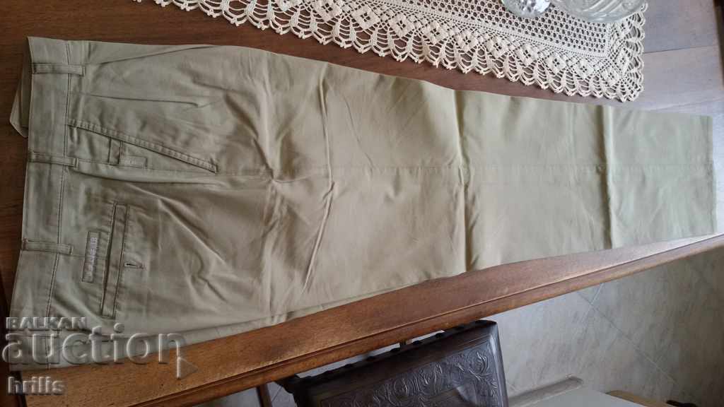 Delivery of SPORTY-ELEGANT SUMMER TROUSERS - UMBERTO LUCCI