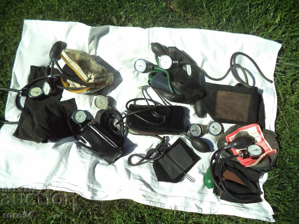 BLOOD PRESSURE DEVICES - COLLECTION - 7 BLOOD PRESSURE DEVICES - COLLECTION - 7