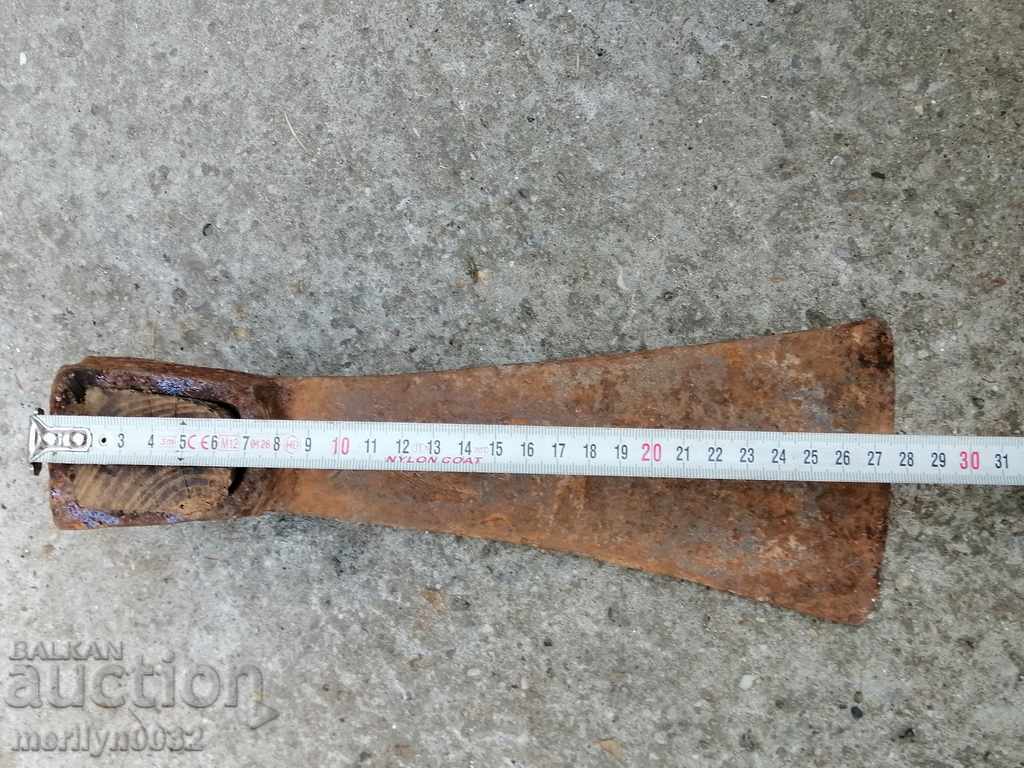 Auction An old turnip with engravings, a tool, a tool, a wrought iron Auction An old turnip with engravings, a tool, a tool, a wrought iron