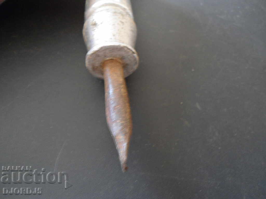 Delivery of An old screwdriver Delivery of An old screwdriver