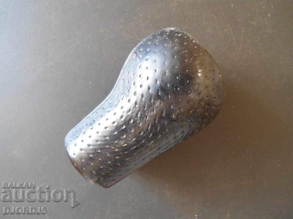 Old gear lever handle with price 2.00 BGN | € 1.02 Old gear lever handle with price 2.00 BGN | € 1.02